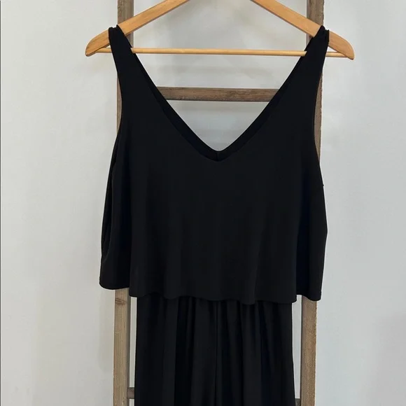 Tahari Black V-Neck Wide Leg Cropped Sleeveless Jumpsuit Size Small stretchy - Picture 2 of 9